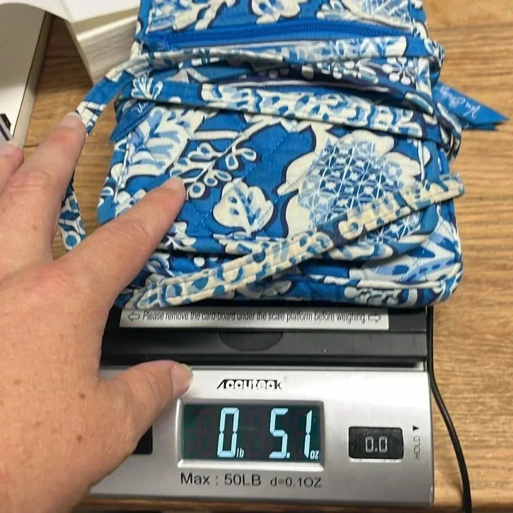 Imperfect Vera Bradley blue white paisley print crossbody‎ purse clean inside